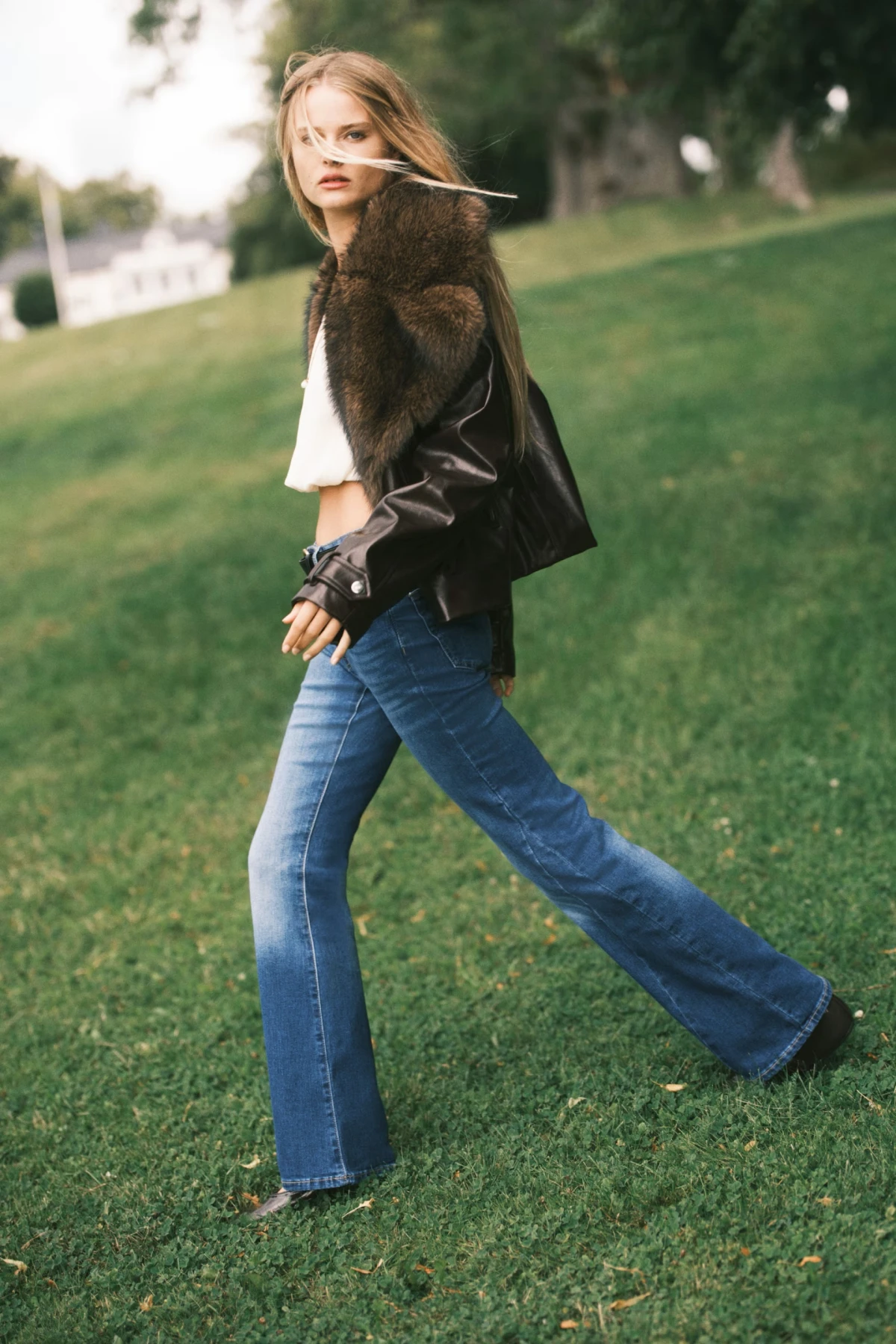 Zavirili smo u web trgovine i pronašli 13 odličnih modela traperica do 30 eura