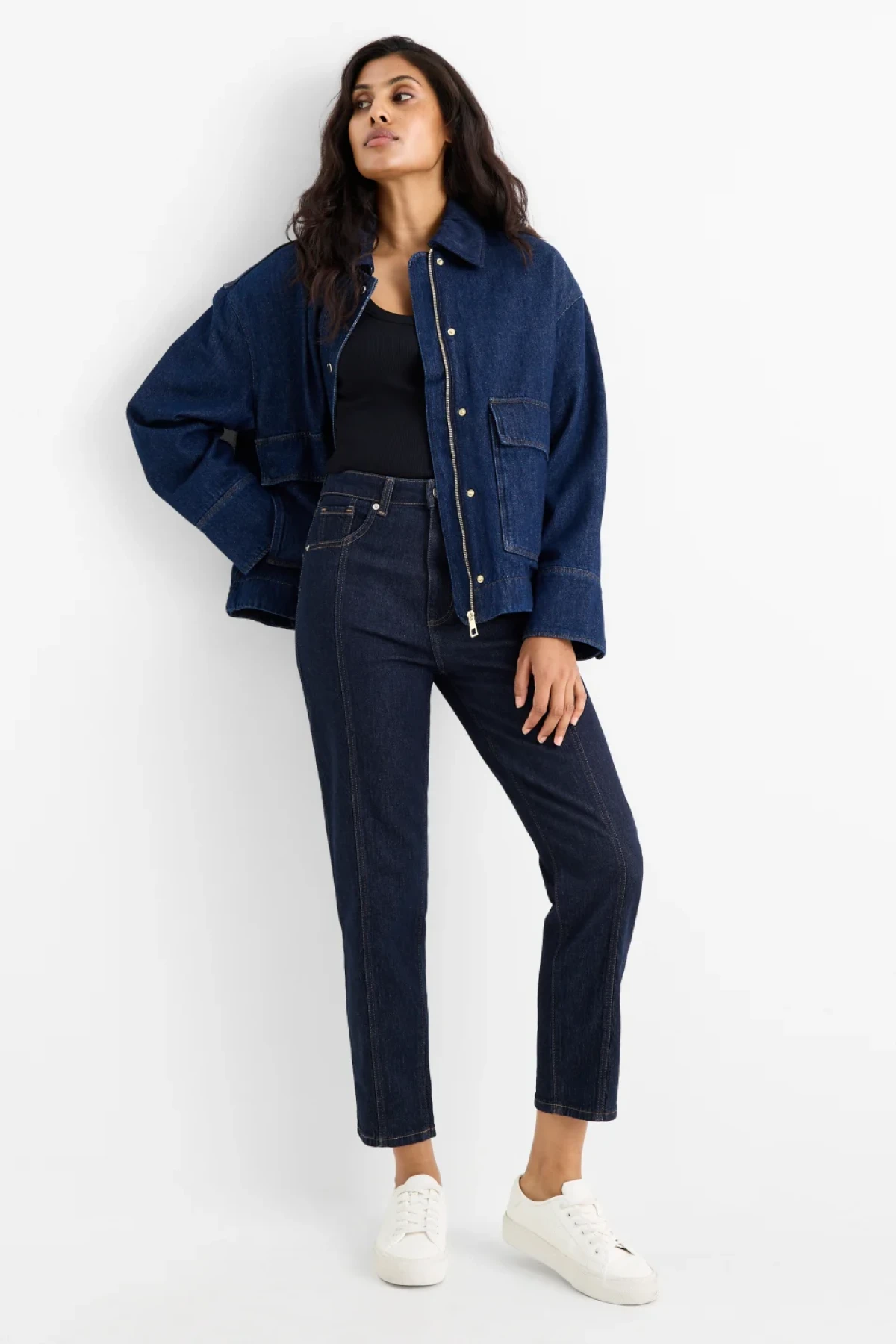 Zavirili smo u web trgovine i pronašli 13 odličnih modela traperica do 30 eura