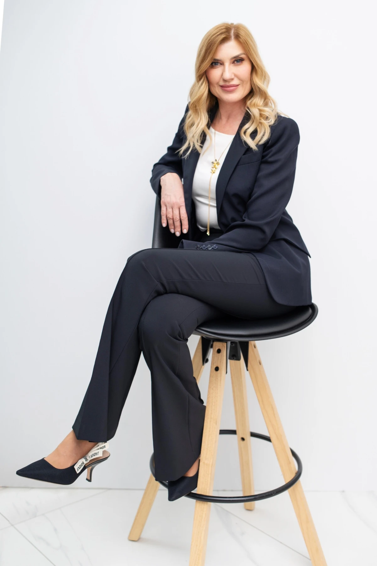 Zašto je podbradak postao najutjecajniji detalj ljepote lica i kako ga napredna estetika rješava bez noža?