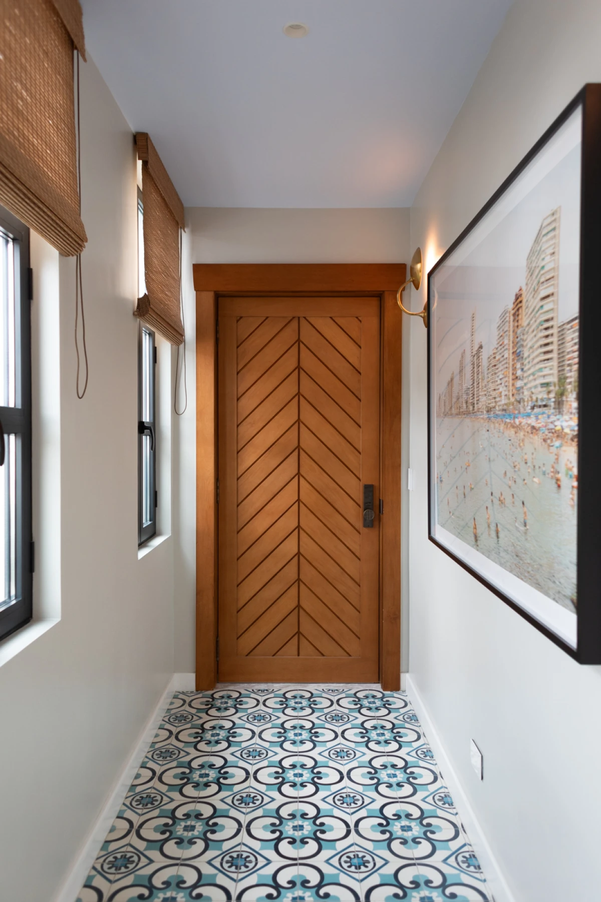 Ovaj renovirani dom s pogledom na Tihi ocean oduševio nas je posebnim mediteranskim tkaninama i detaljima