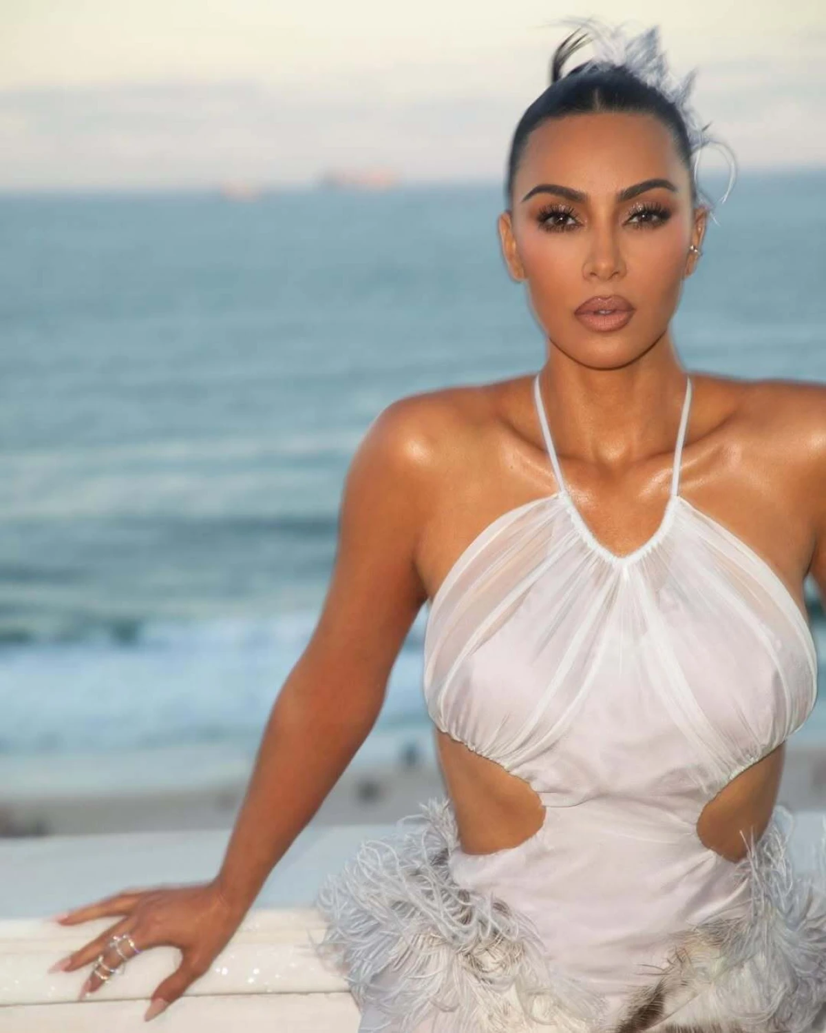 Kim Kardashian otkrila je svoj makeup trik za prirodno podignut izgled lica