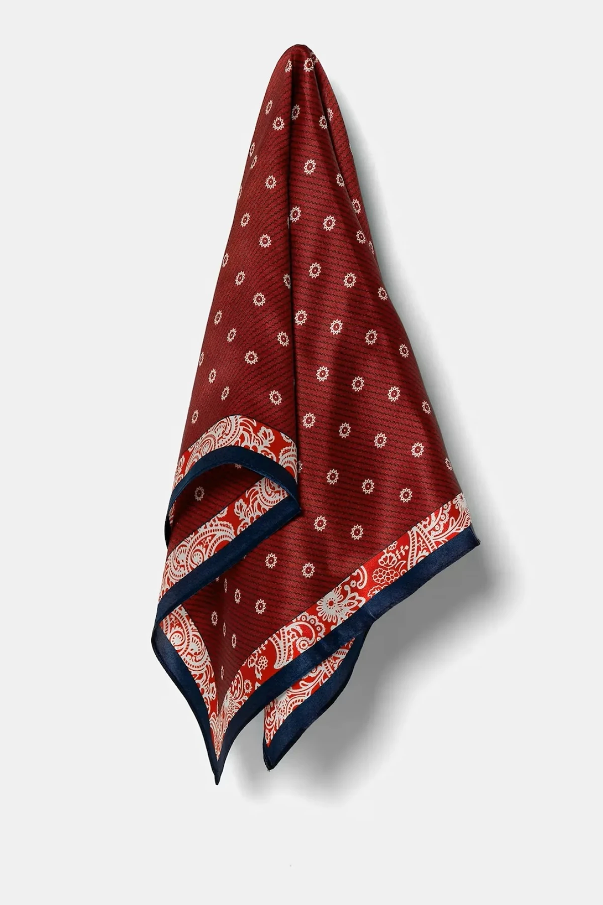 Polako se pripremamo za Božić, a ovo je naših 15 modnih poklona do 30 eura