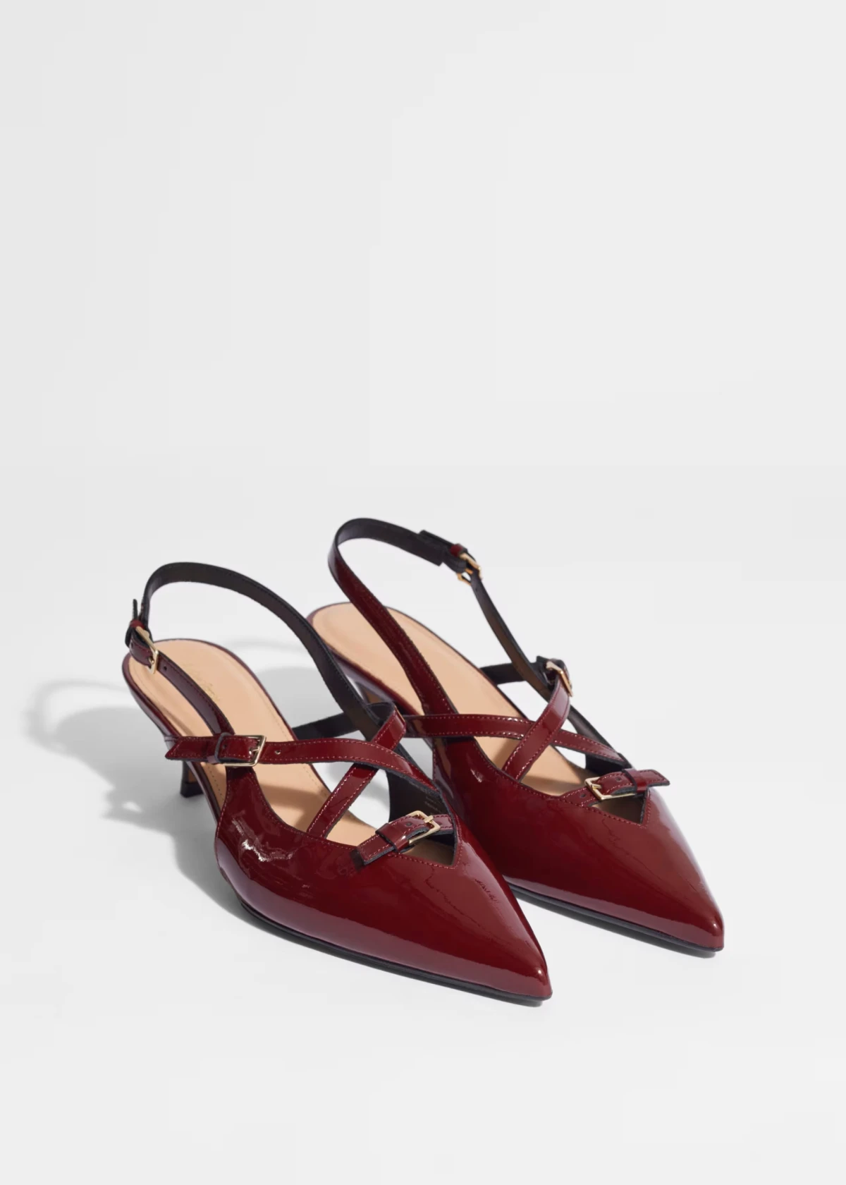 Steal the Look: Kraljica Letizia zablistala je u bordo kombinaciji od glave do pete