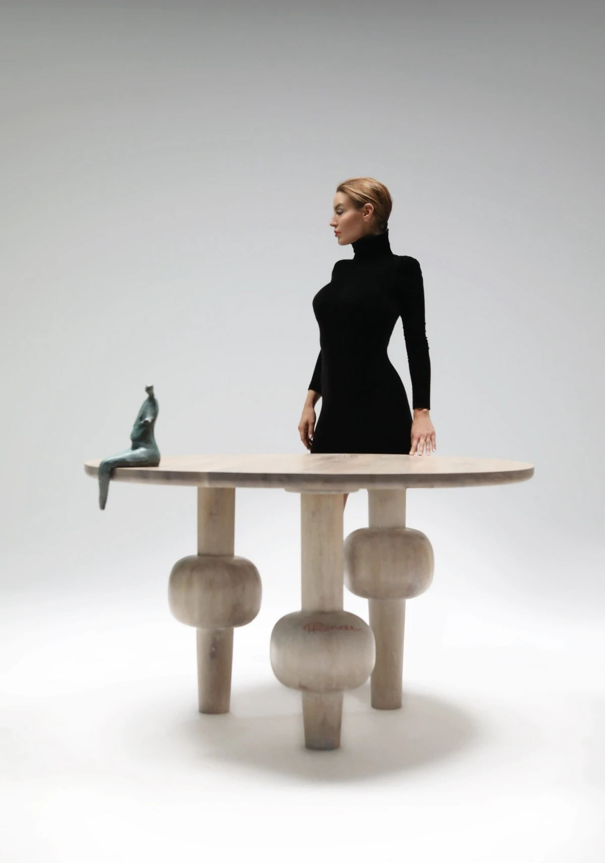 IReneee: Art stolovi, atmosfera i skulpture koje prostor pretvaraju u umjetnost