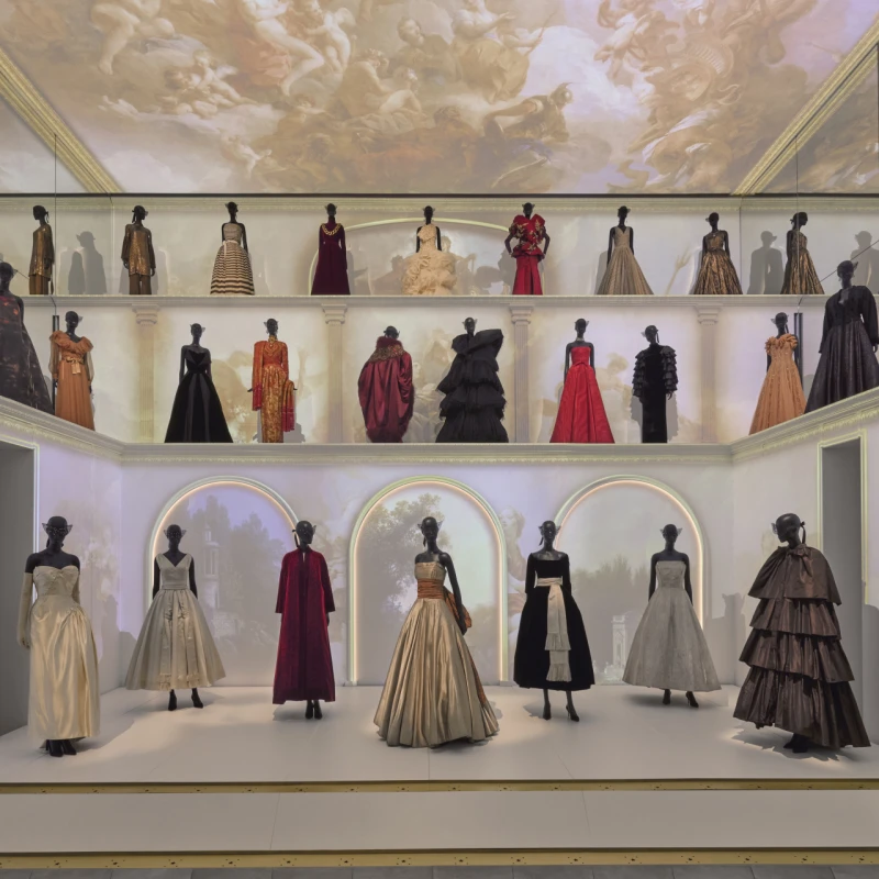 Zavirite u izložbu koja slavi rad Christiana Diora i Azzedinea Alaie