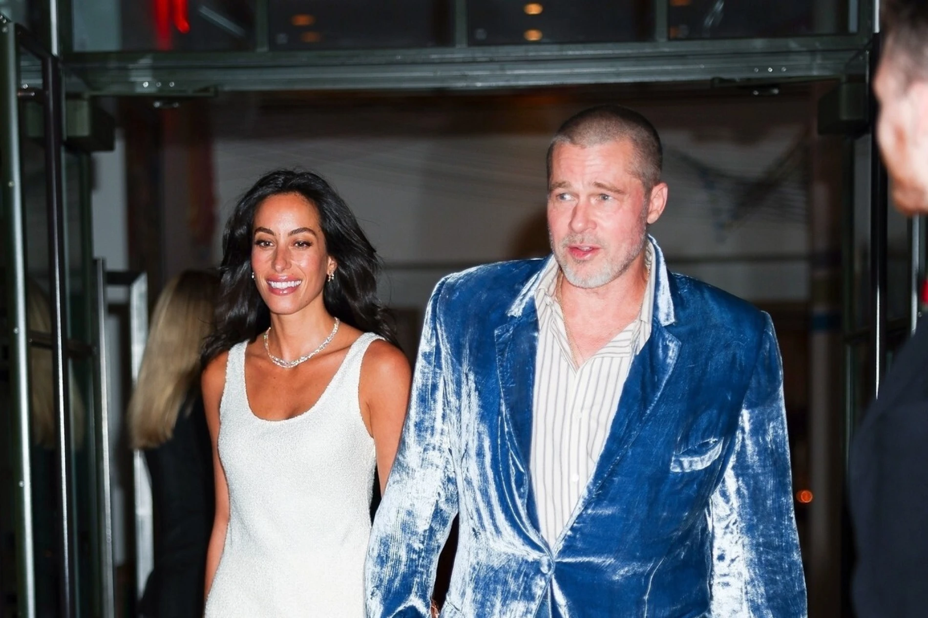 Brad Pitt pronalazi mir u blagdanskom kaosu uoči Dana zahvalnosti zahvaljujući Ines de Ramon