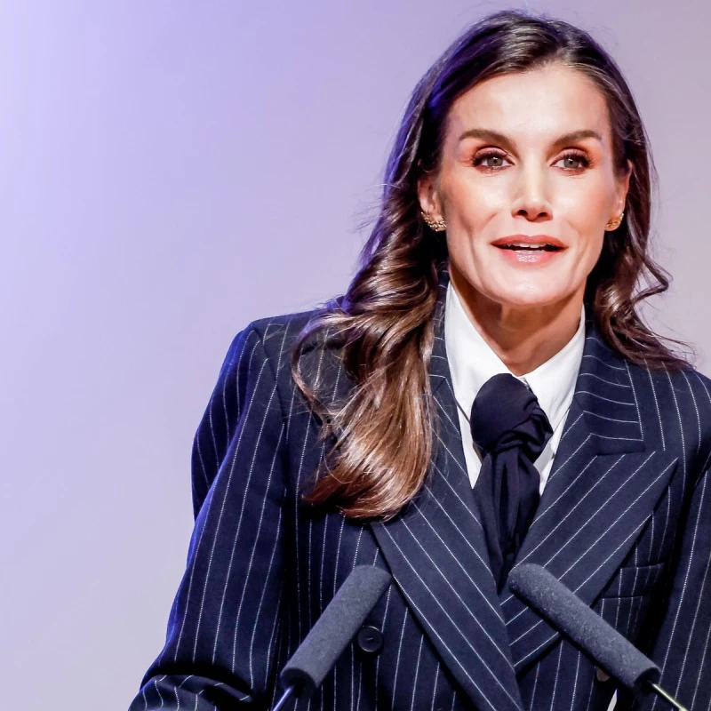 Kraljica Letizia na zanimljiv način je uklopila šljokice u svoj elegantni izgled