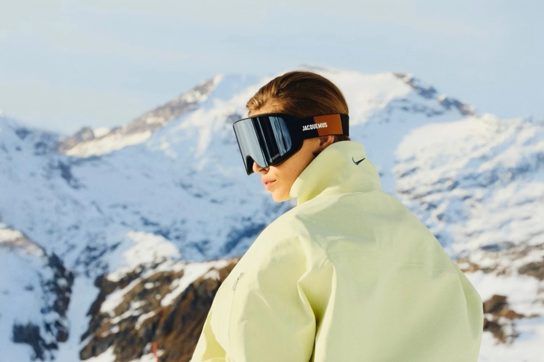 Jacquemus x Nike kolekcija koja je stvorena za après-ski je stigla u prodaju