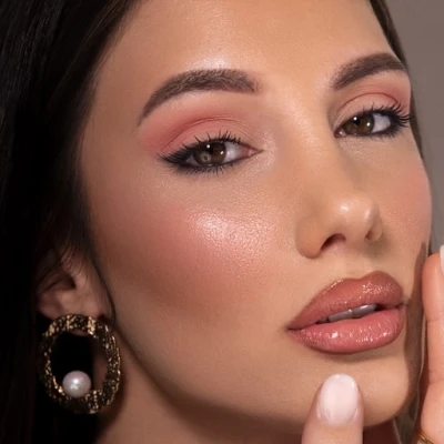 Klaudija Kelemović nam otkriva svoje najbolje glam trikove za ovu blagdansku sezonu