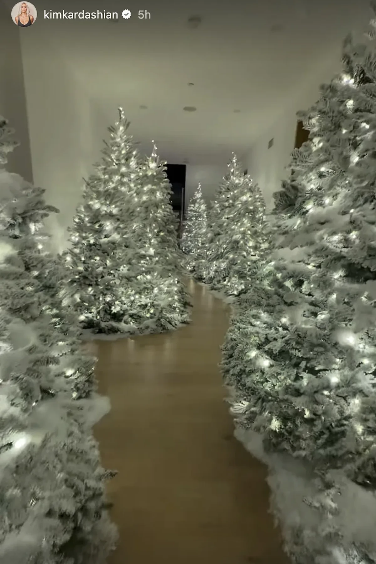 Evo kako je Kim Kardashian ukrasila dom za blagdane