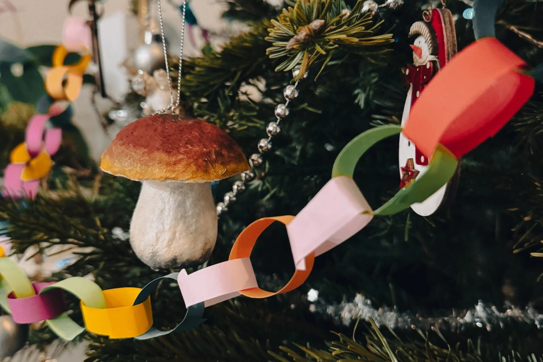 Ovaj papirnati ukras za bor je preplavio TikTok, a može ga svatko izraditi kod kuće