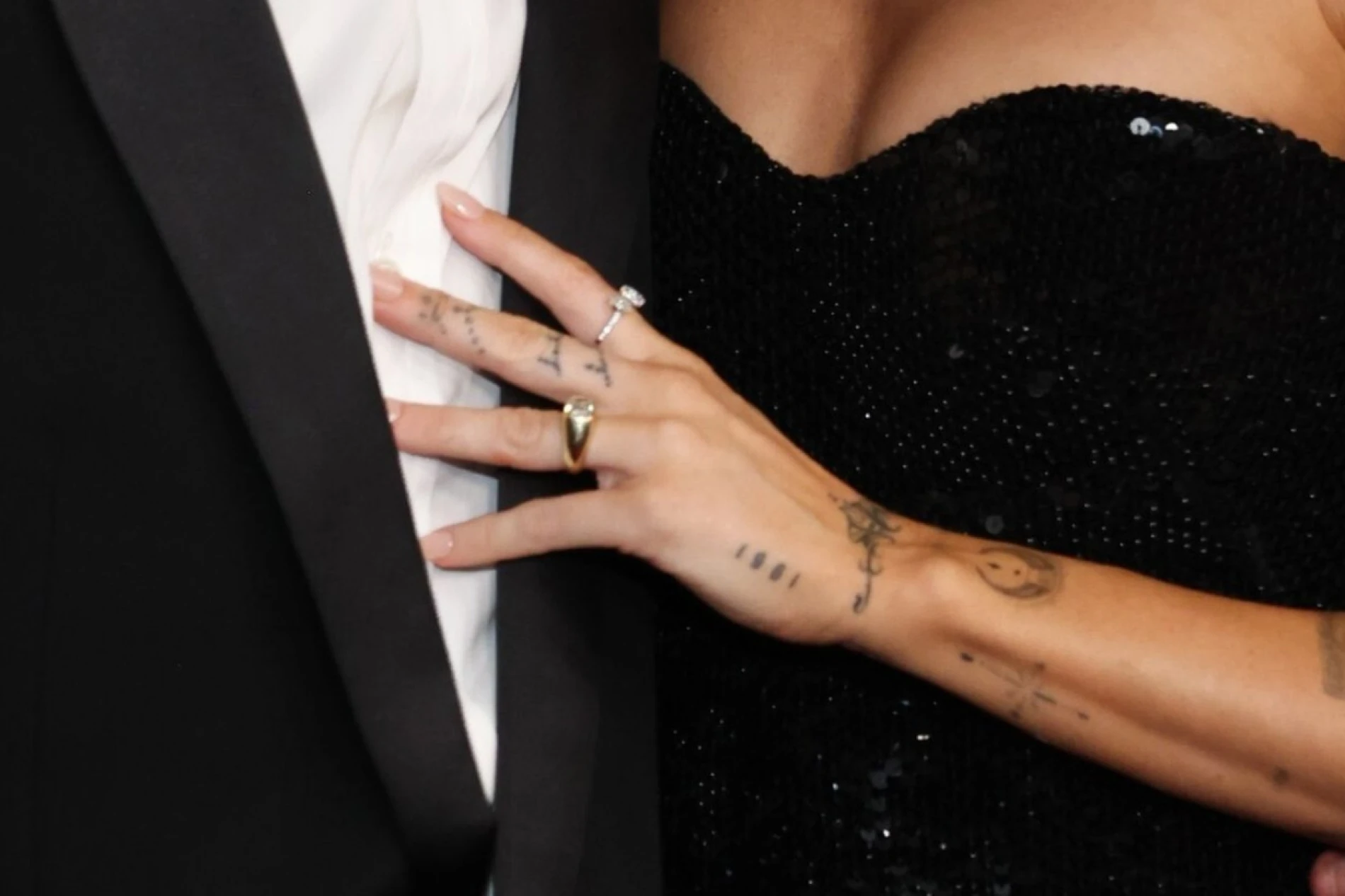 Sve što znamo o zaručničkom prstenu Miley Cyrus s cushion-cut dijamantom