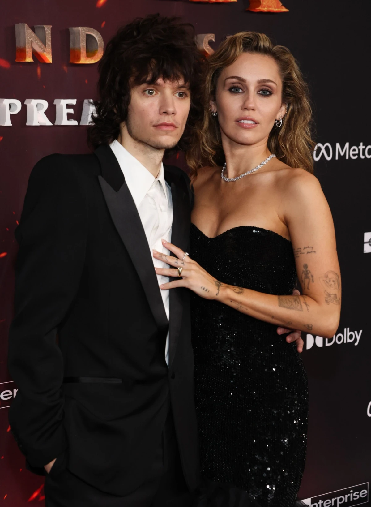 Sve što znamo o zaručničkom prstenu Miley Cyrus s cushion-cut dijamantom