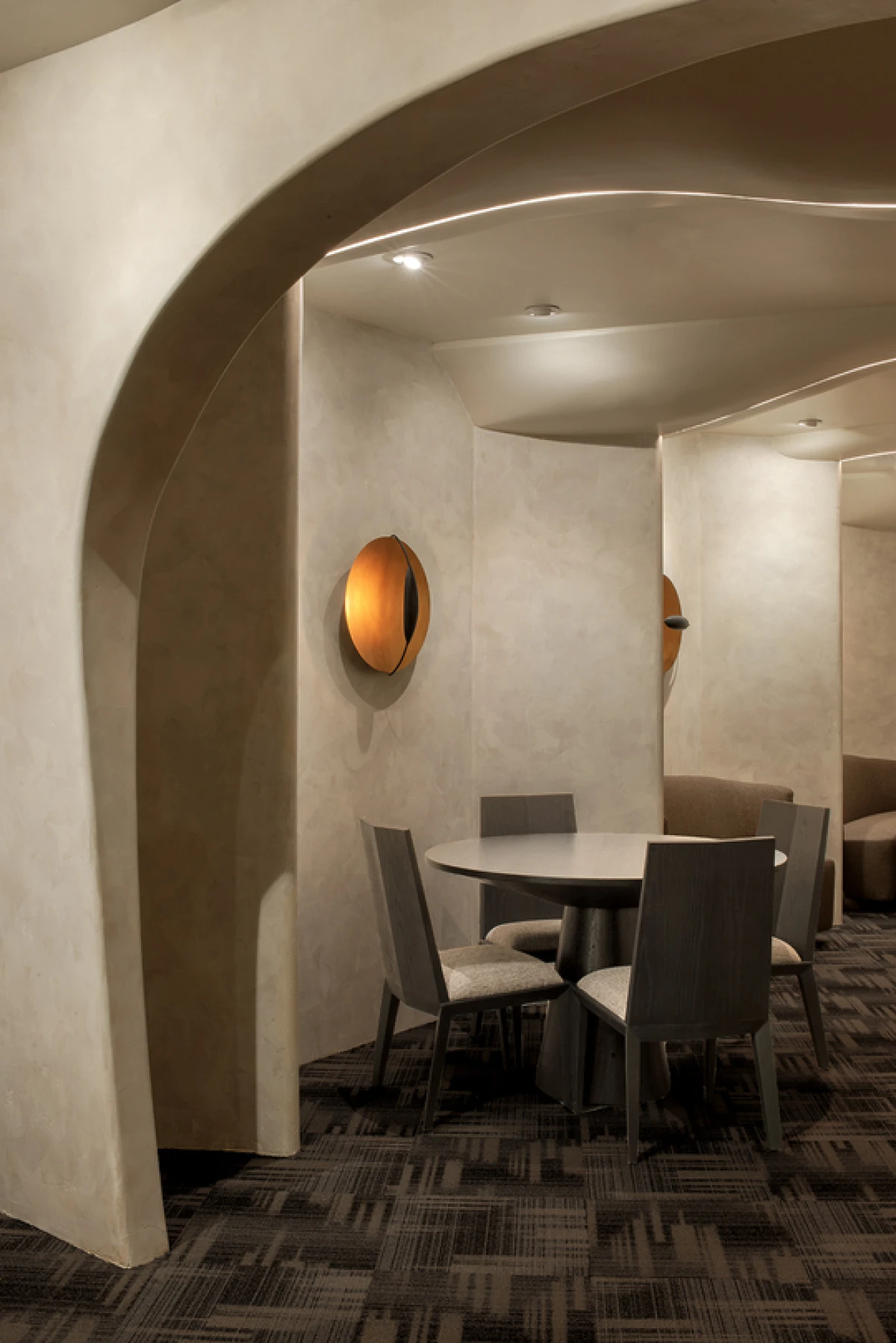 Od ovogodišnje Pantoneove boje Mocha Mousse se opraštamo ovim divnim interijerom poznatog restorana