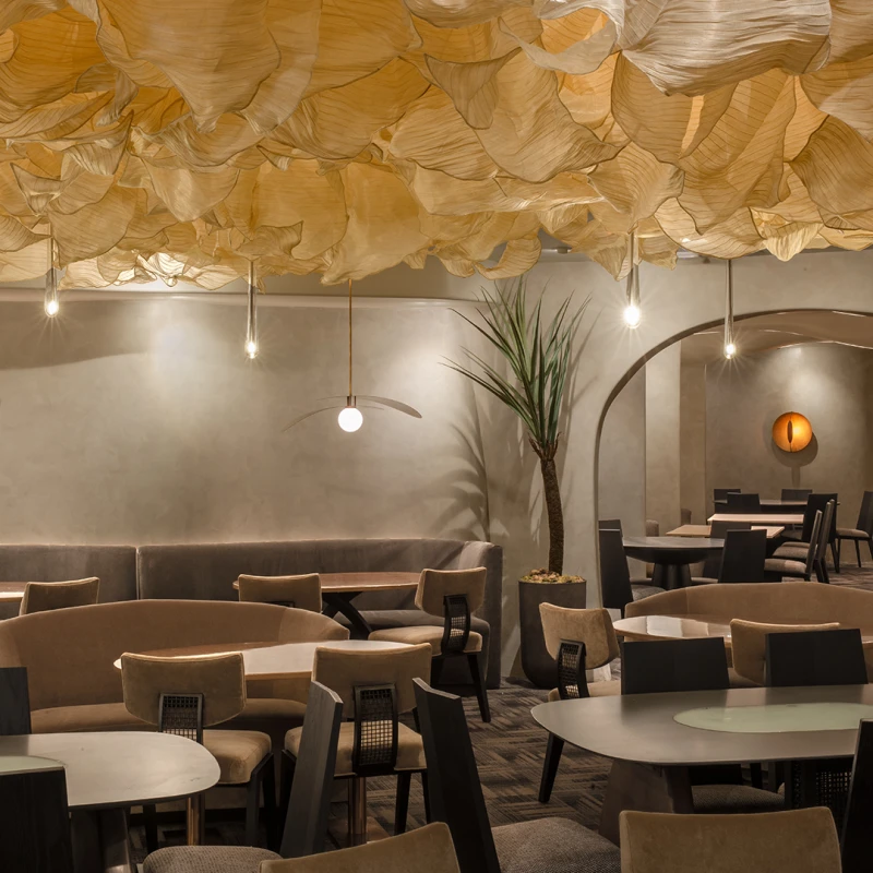 Od ovogodišnje Pantoneove boje Mocha Mousse se opraštamo ovim divnim interijerom poznatog restorana