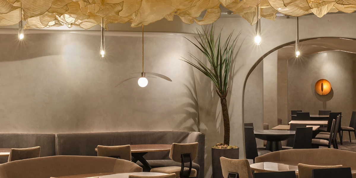 Od ovogodišnje Pantoneove boje Mocha Mousse se opraštamo ovim divnim interijerom poznatog restorana