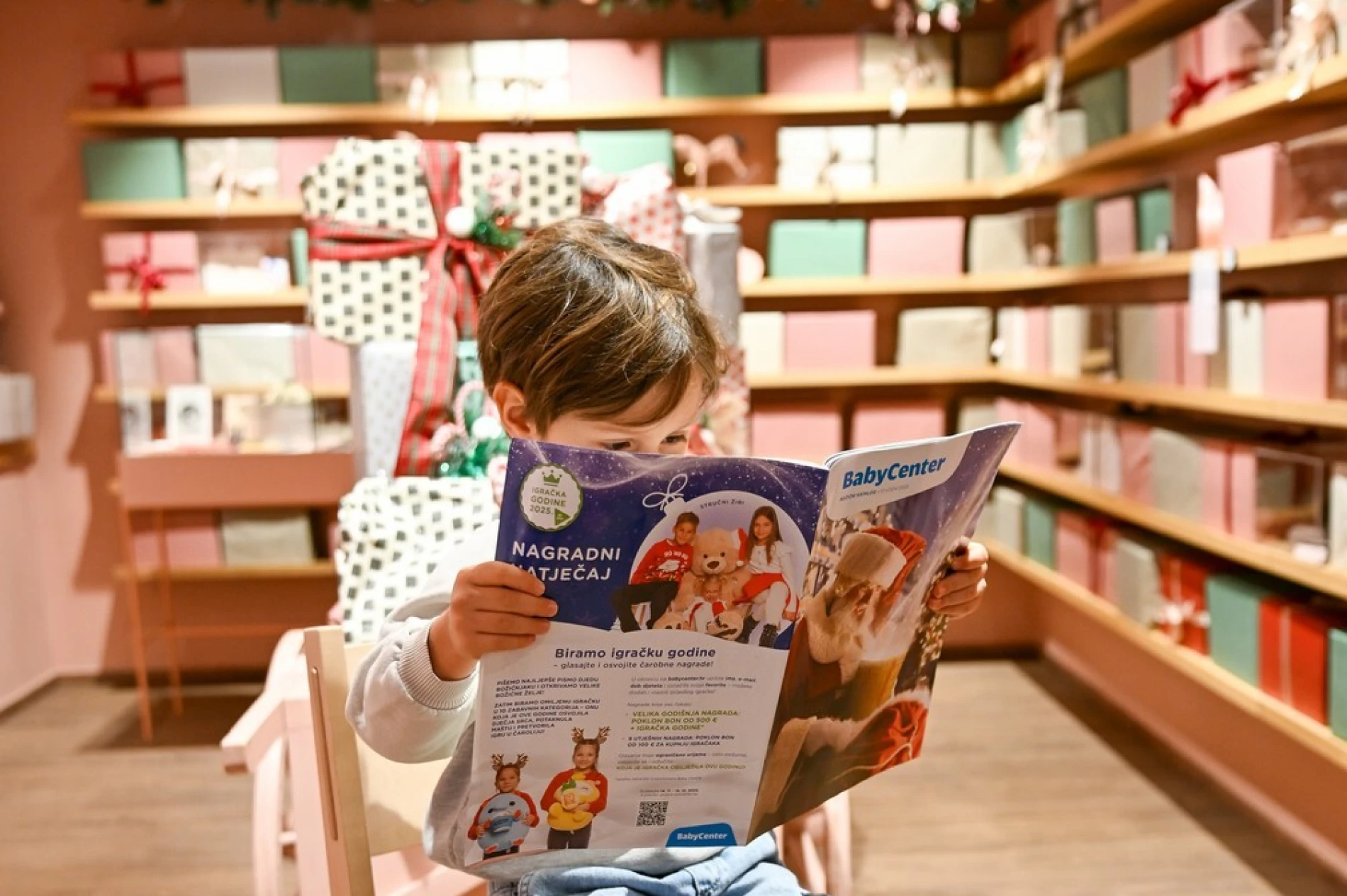 Ovo je hranilica za djecu koja spašava stvar u bezbroj situacija