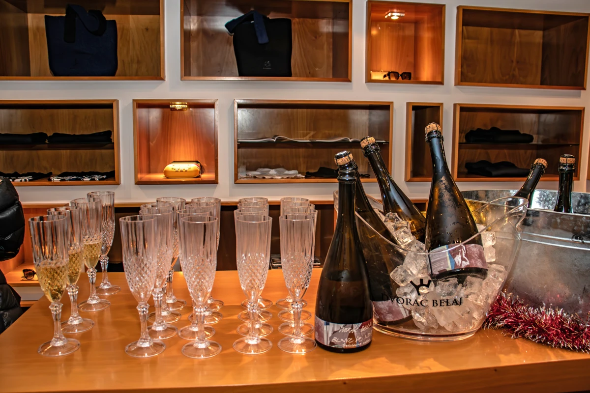 Joka Studio predstavio prve večernje haljine i torbu “Krug”