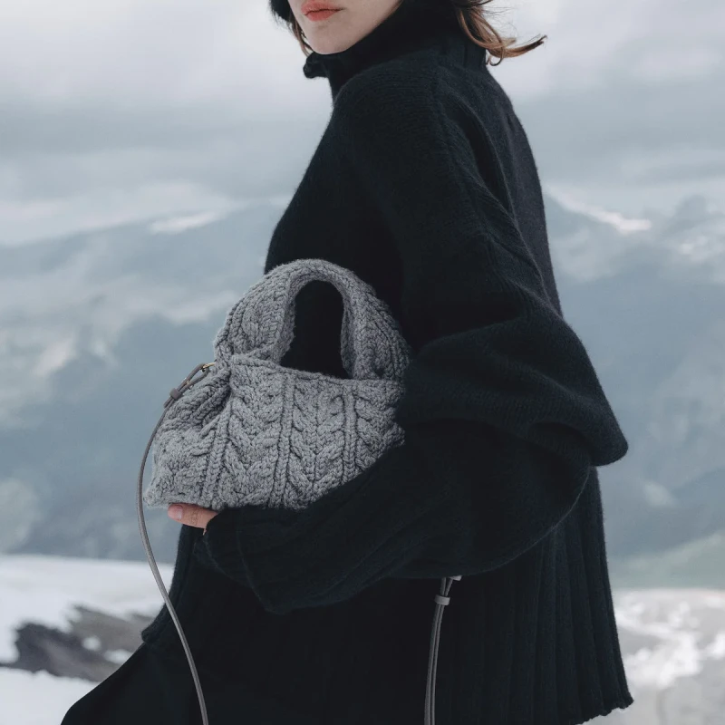 Polène torbe obožavaju brojne it djevojke, a nama se posebno sviđaju njihovi pleteni modeli