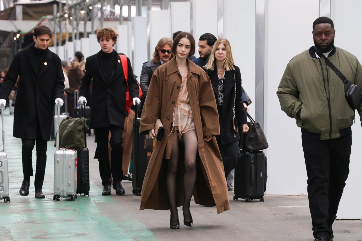 No&scaron;enje pidžame tijekom sezone zabava odobrava i Emily u Parizu