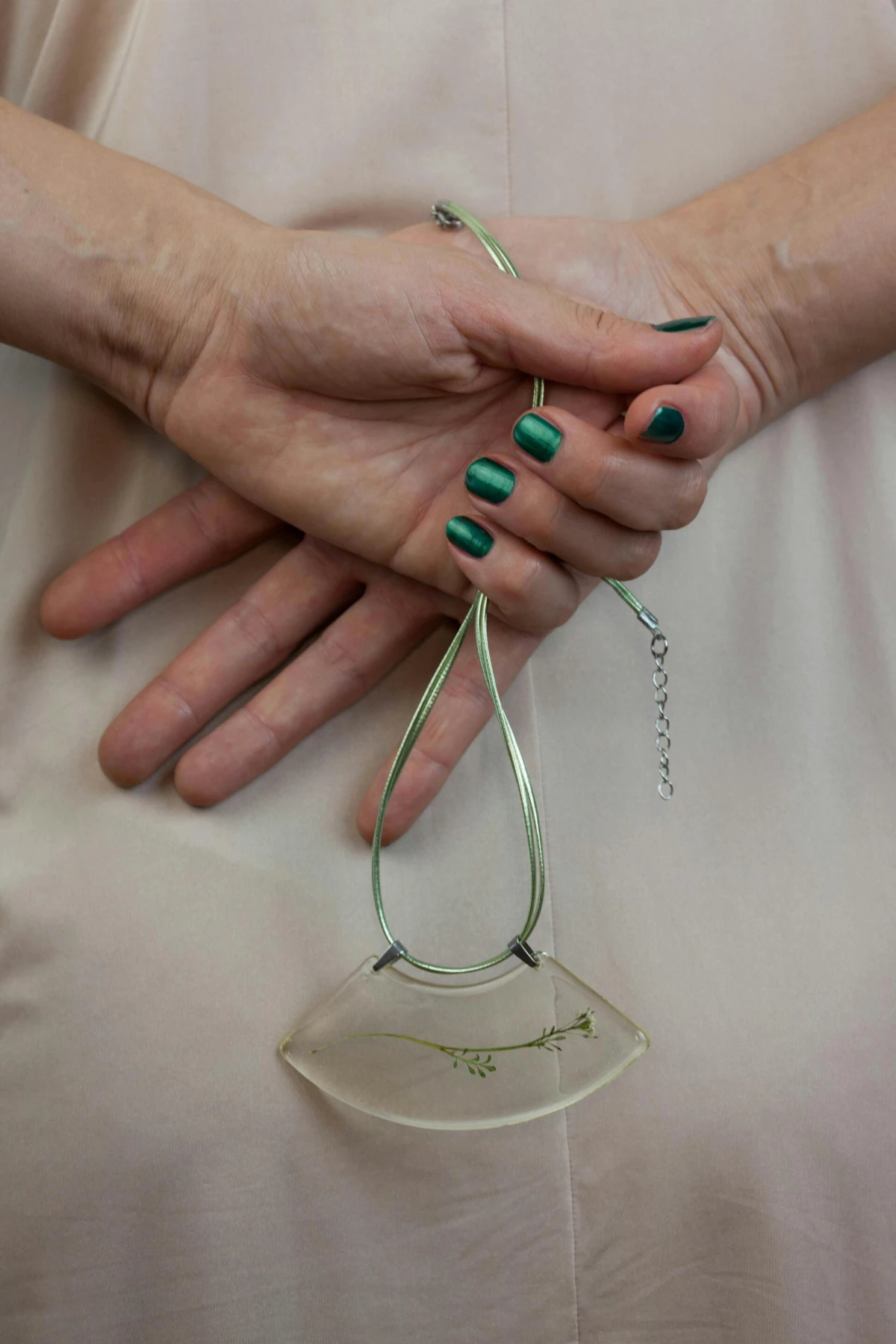 Zelena manikura postala je neočekivani hit za blagdane!