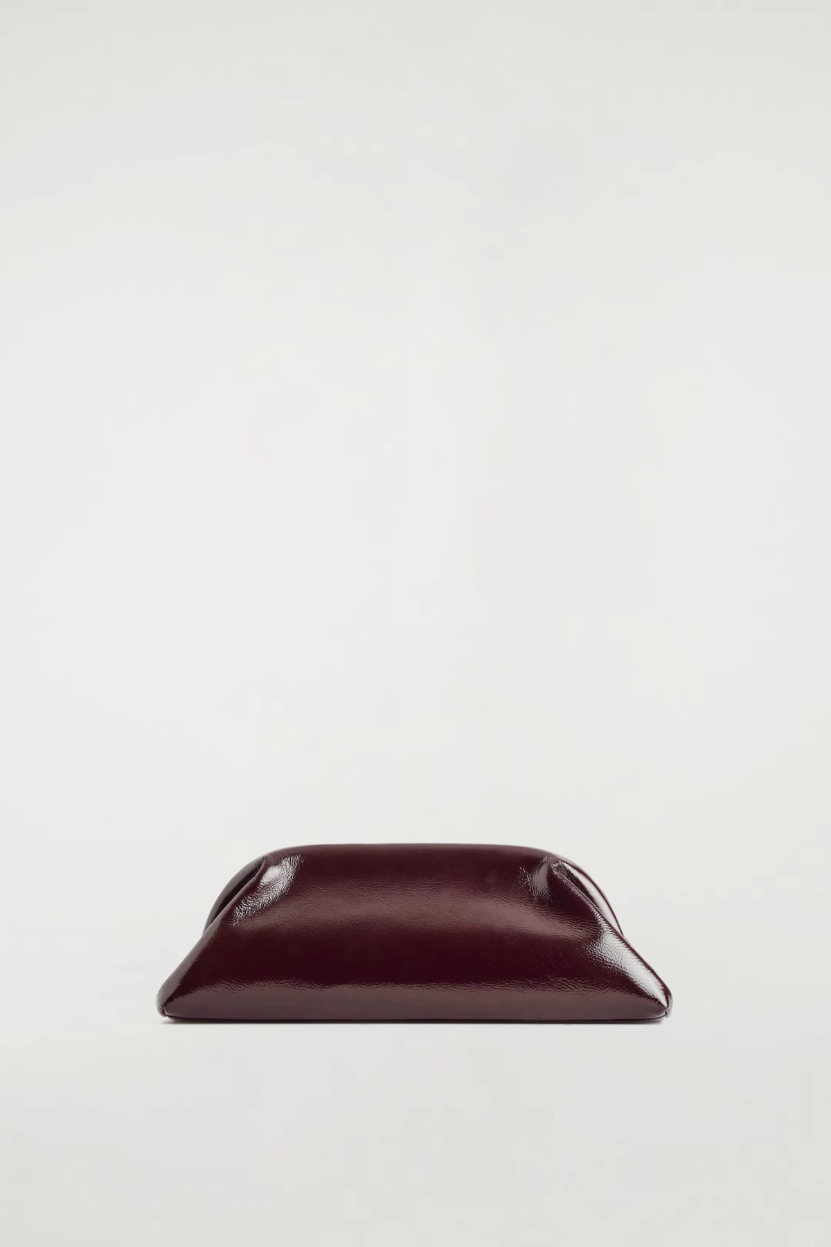 Svi znamo onu jednu ženu koja voli minimalizam, a evo s kojim modnim poklonima nema pogre&scaron;ke