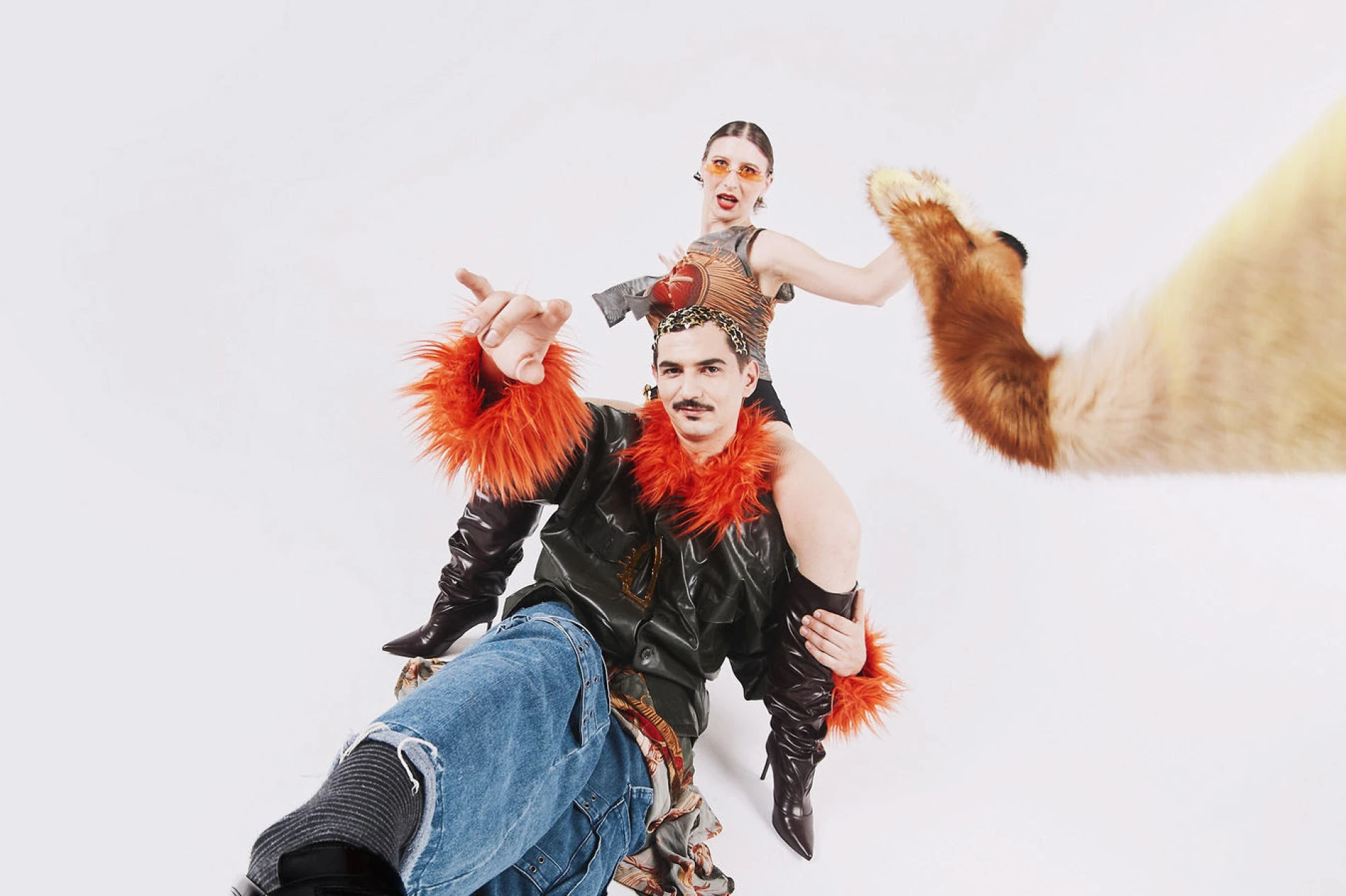 Stigla je nova studijska verzija pjesme cure i dečka "Na nogama"