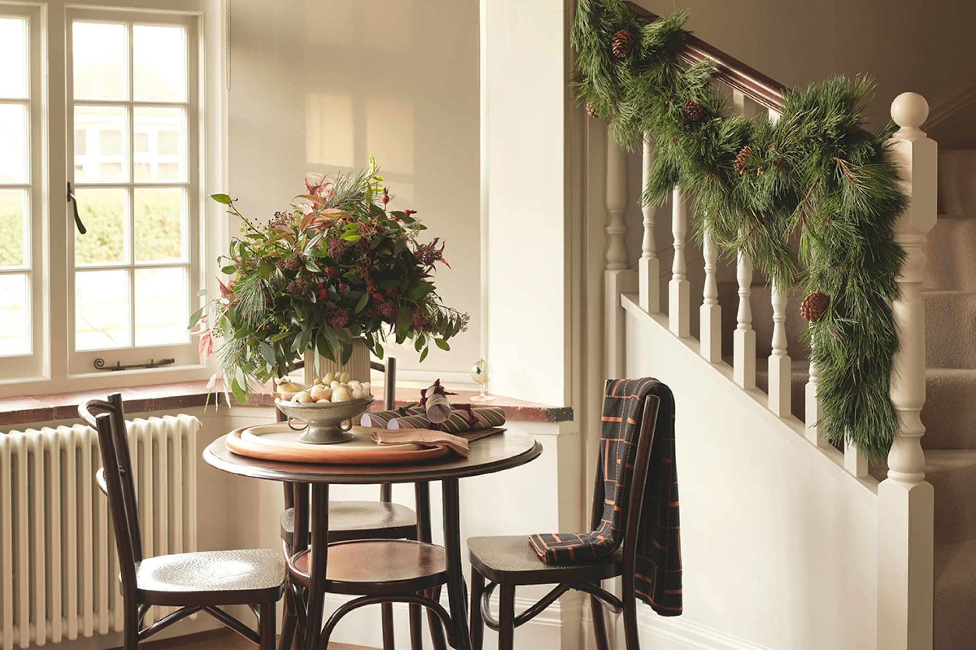 Zavirili smo u stan poznatog britanskog kreativca čije su nas božićne dekoracije odu&scaron;evile