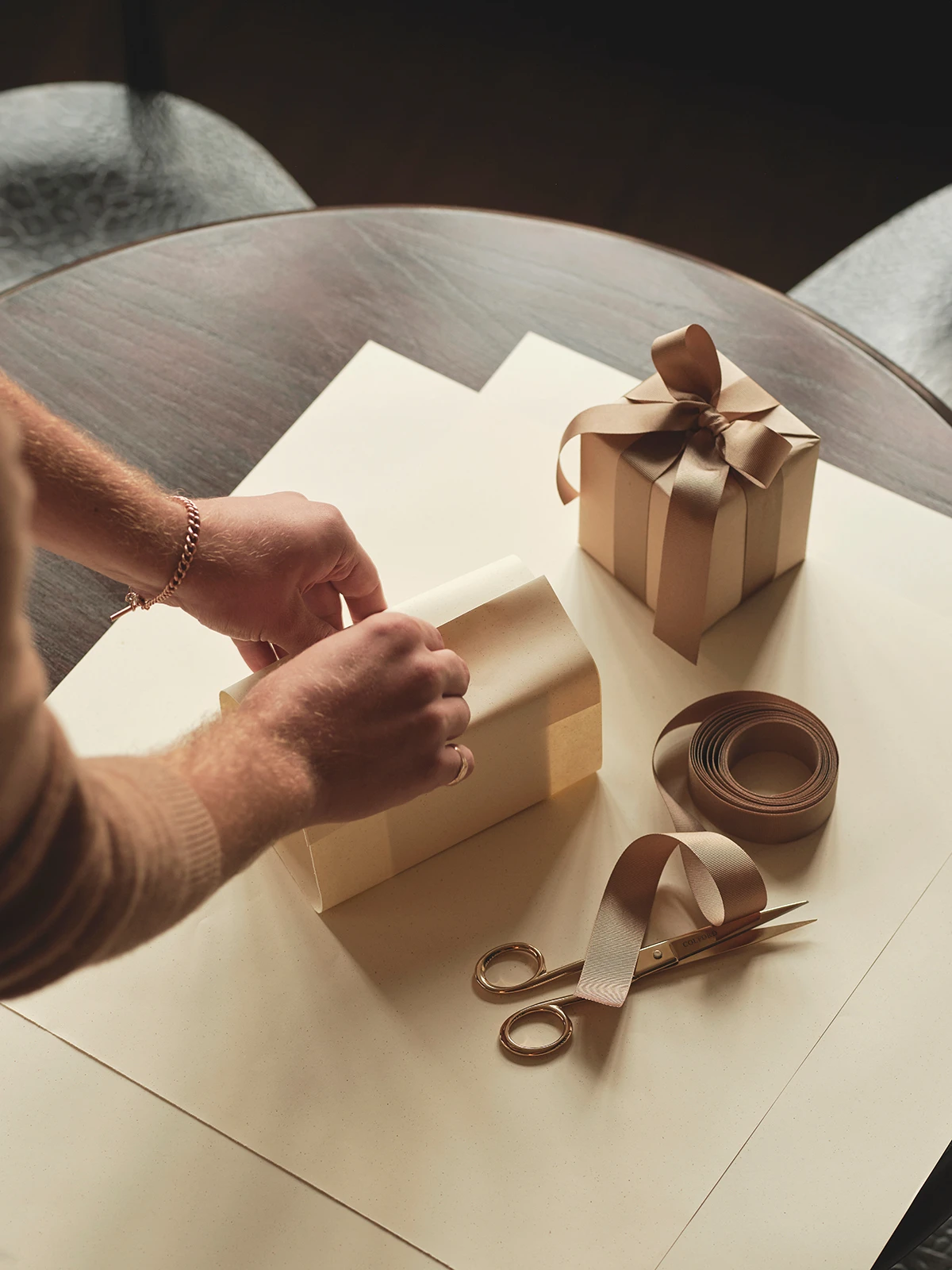 Zavirili smo u stan poznatog britanskog kreativca čije su nas božićne dekoracije odu&scaron;evile