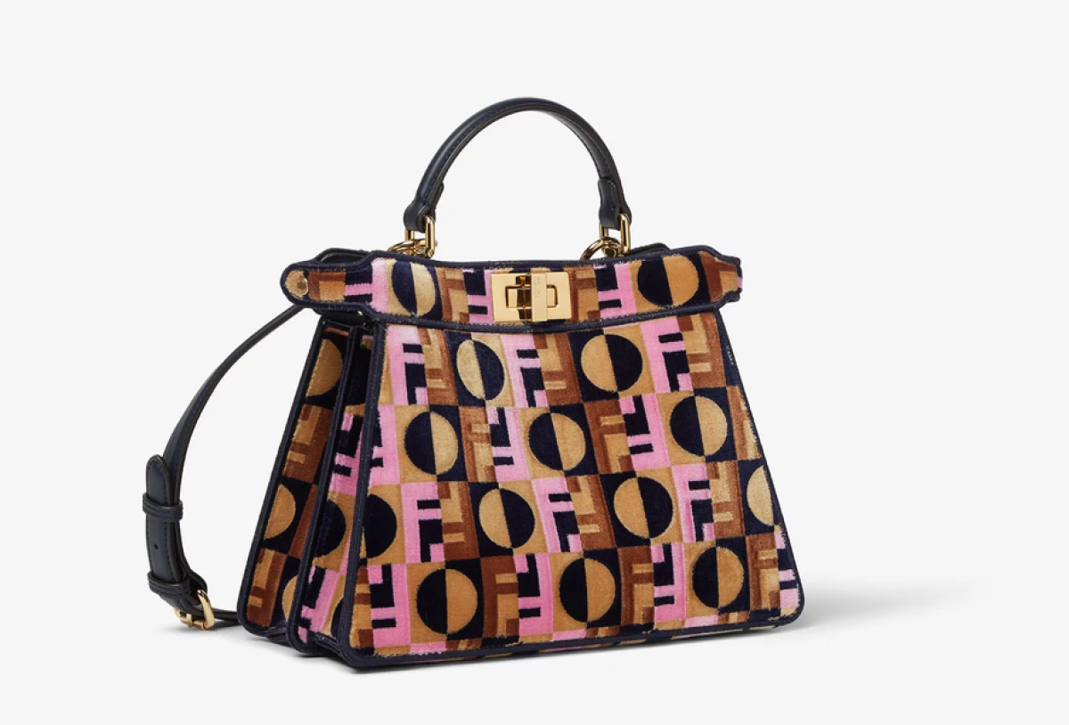 Kultna Fendi torbica dobila je svoju Emily u Parizu verziju