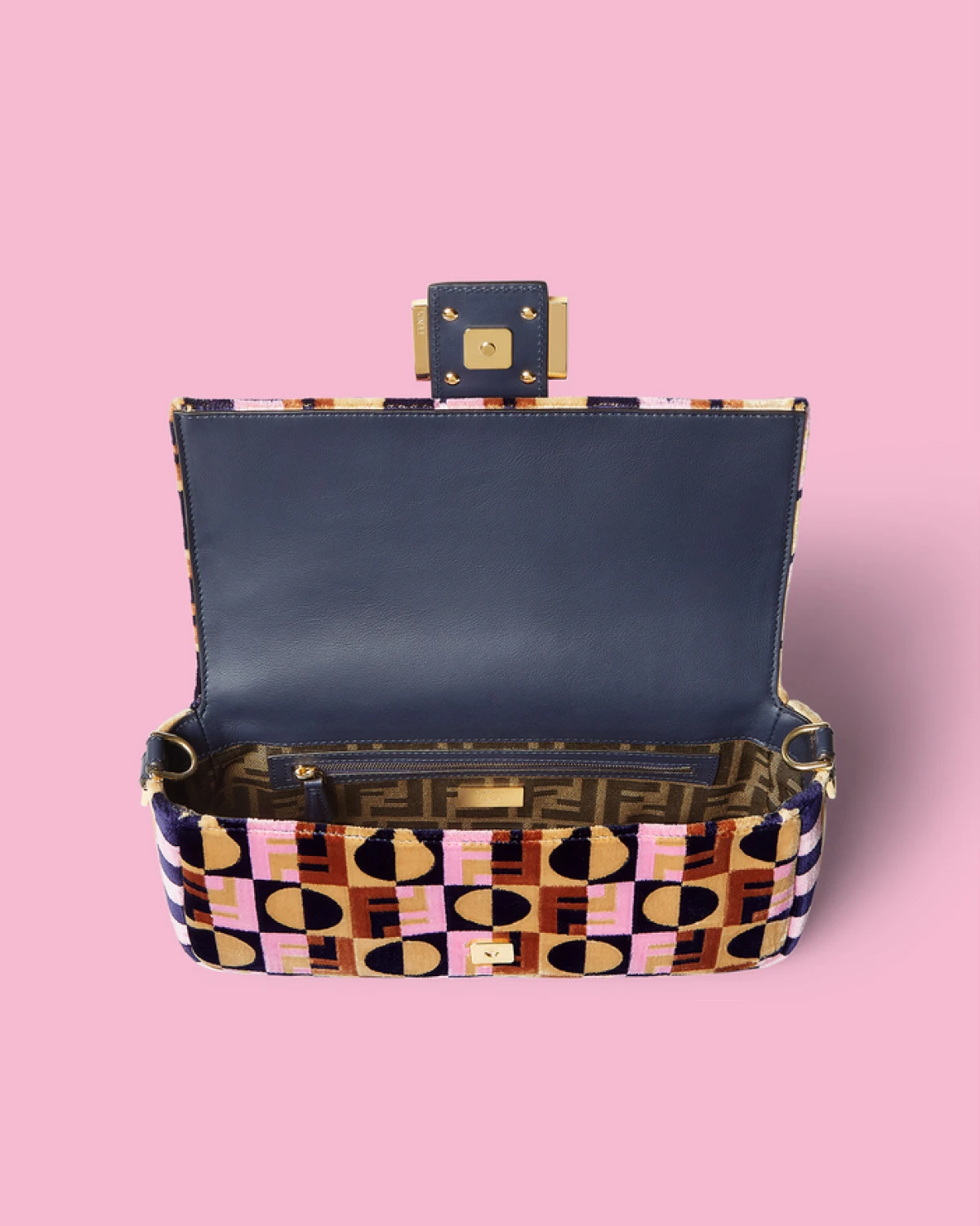 Kultna Fendi torbica dobila je svoju Emily u Parizu verziju