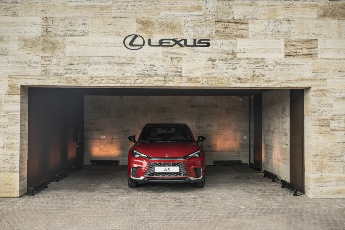 Vozili smo po Madridu novi Lexus LBX koji nas je odu&scaron;evio