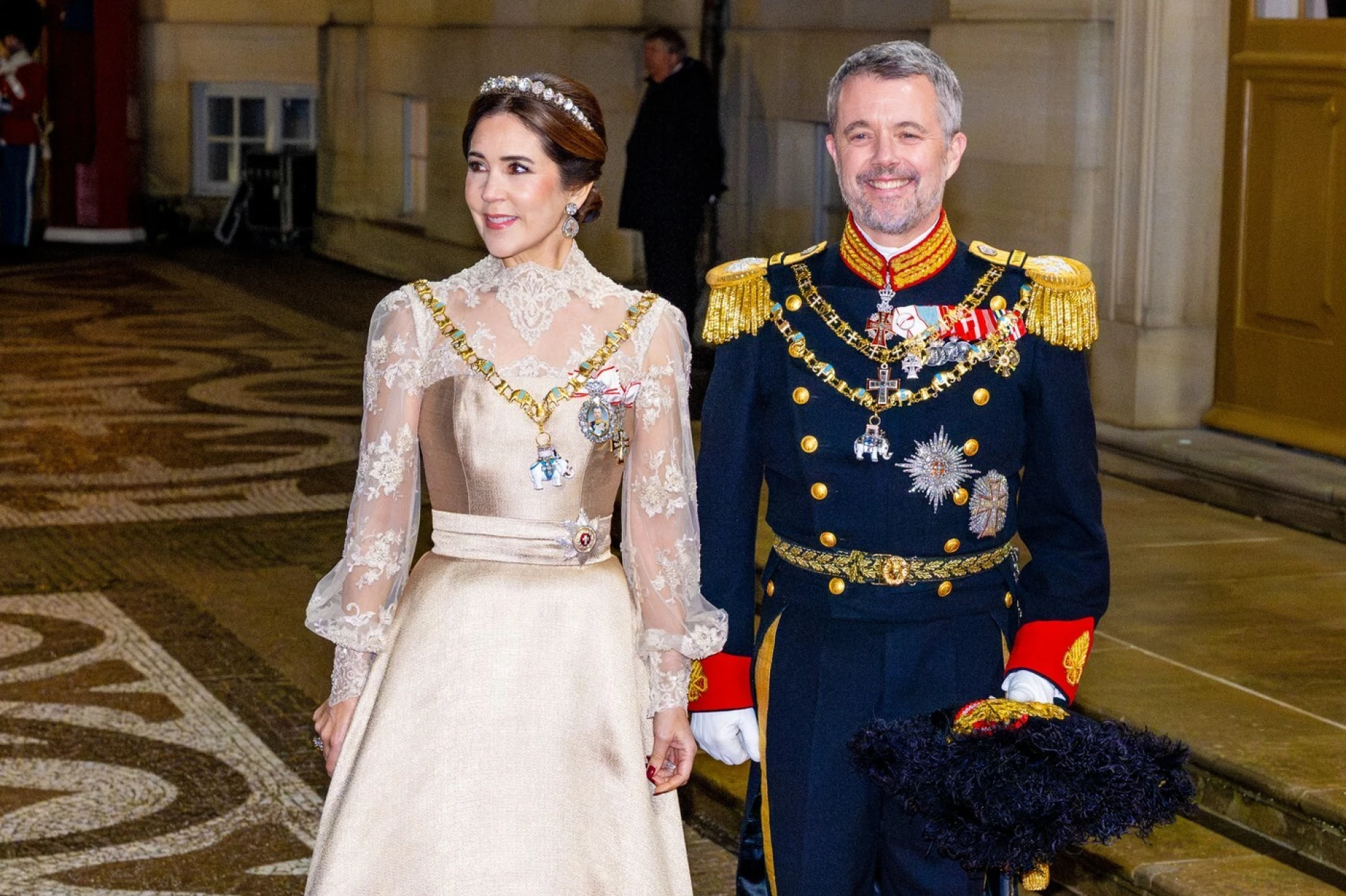 Kraljica Mary zablistala u novoj dijamantnoj tijari na novogodi&scaron;njem balu u Kopenhagenu