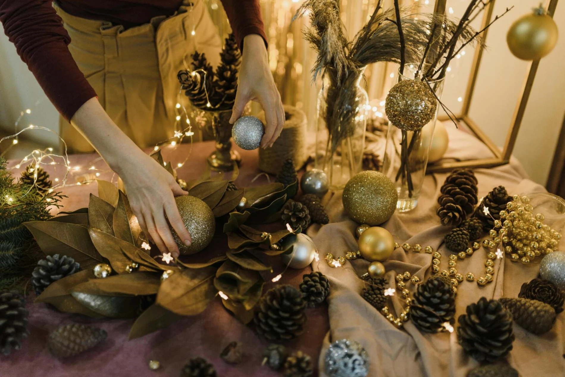 Evo kako jednostavno pospremiti božićne dekoracije uz ove DIY savjete