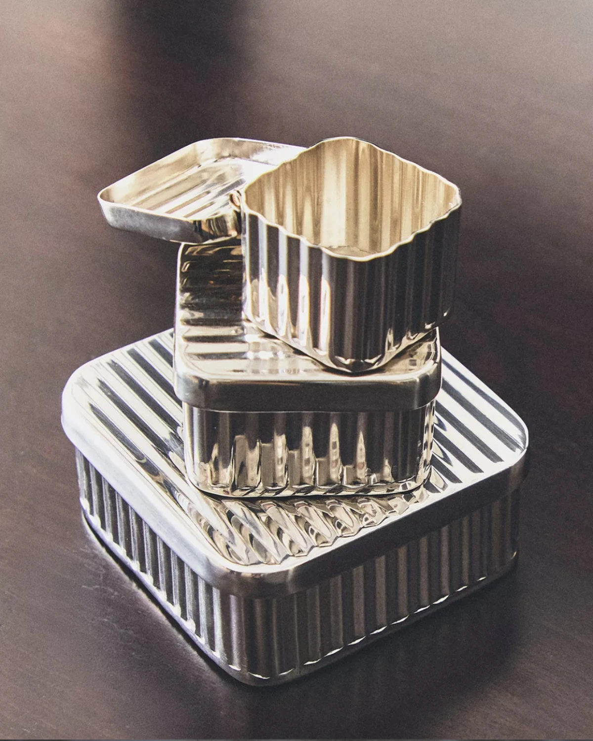 Za&scaron;to svi pričaju o metalnom posuđu iz Zara Homea? Ovo su najbolji komadi koji izgledaju skuplje nego &scaron;to jesu