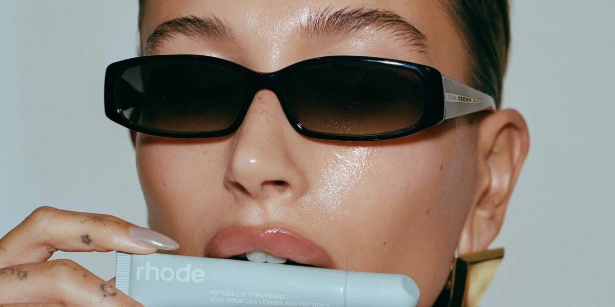 Rhode vs. Essence: Veliki test sjajnih balzama za usne