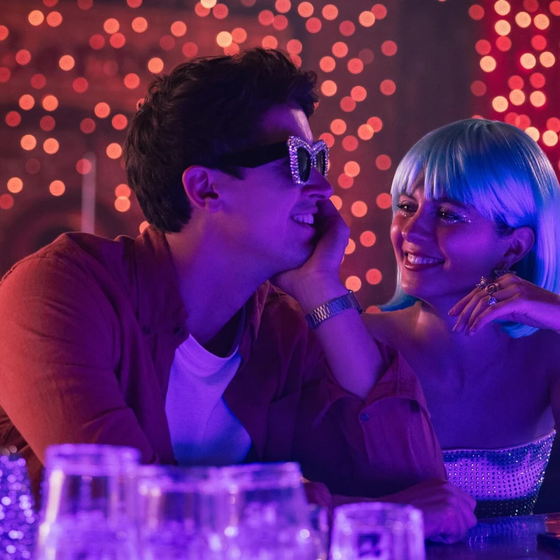 Koja je razlika između filma i knjige po kojoj je rađen hit People We Meet On vacation?