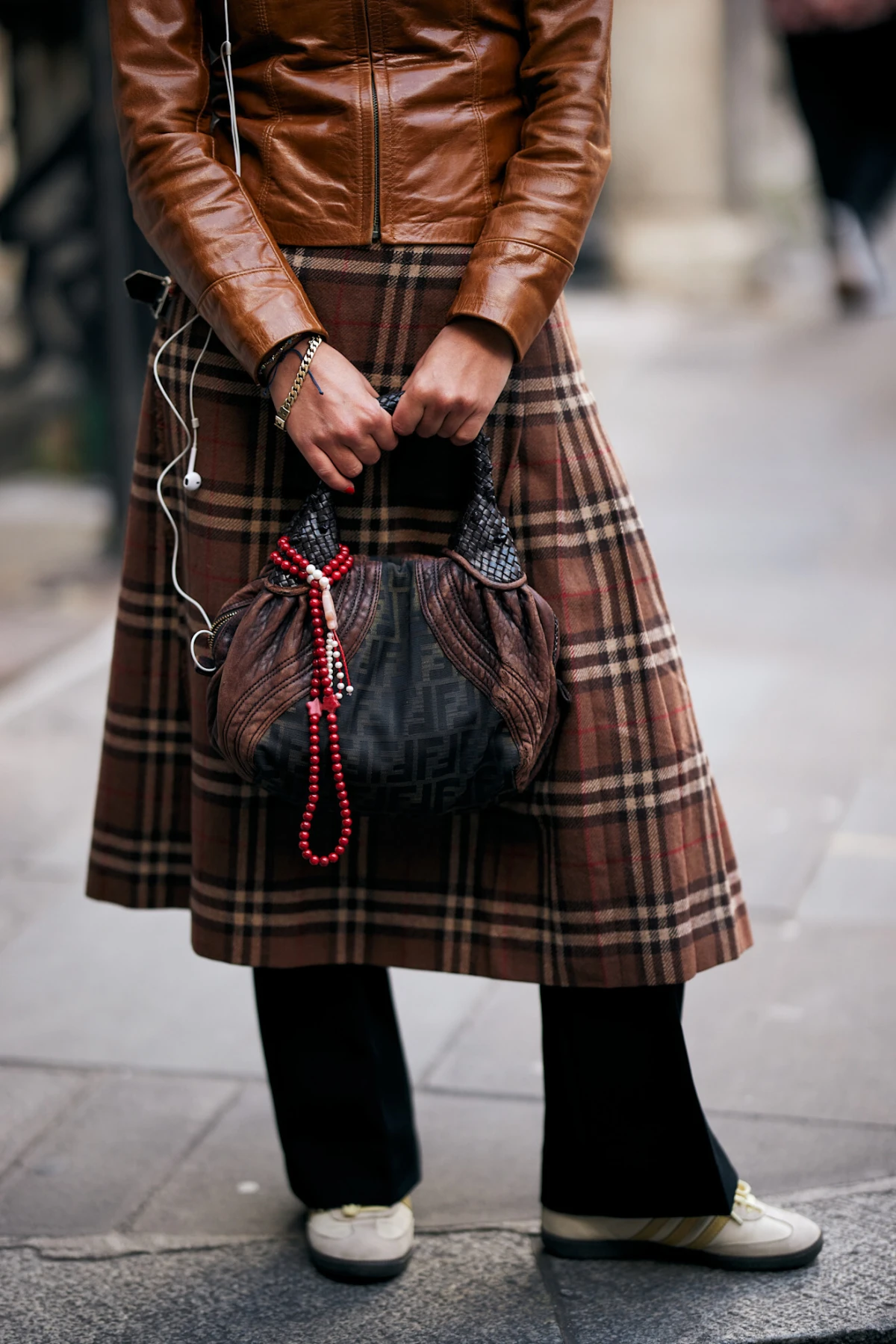 Crne hlače dio su na&scaron;e zimske modne svakodnevice, a nosimo ih na ova 3 načina