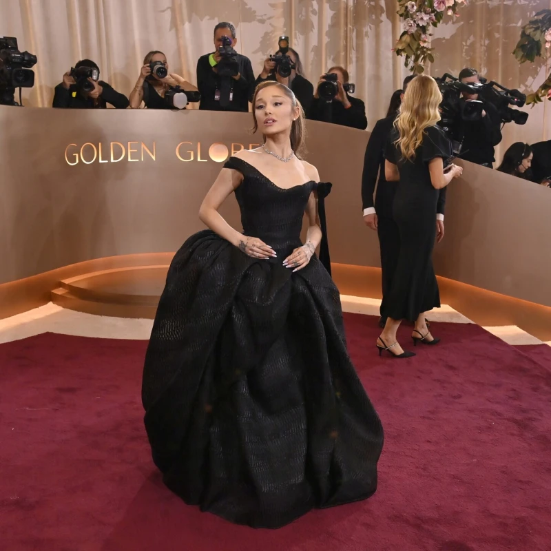 Ariana Grande promijenit će pravila igre u American Horror Storyju, kaže Evan Peters