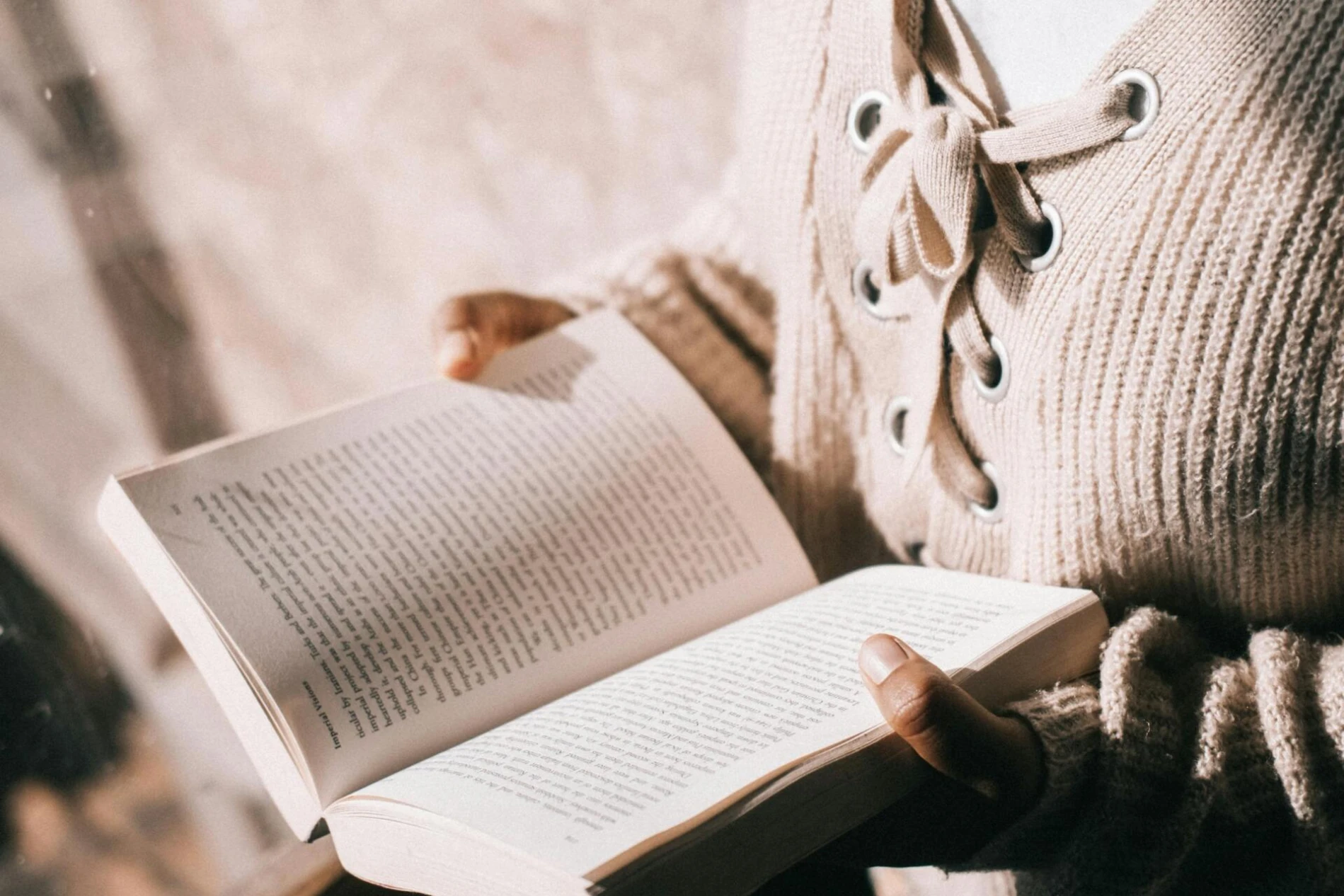 Stigle su nove knjige za ljubiteljice romantasyija!