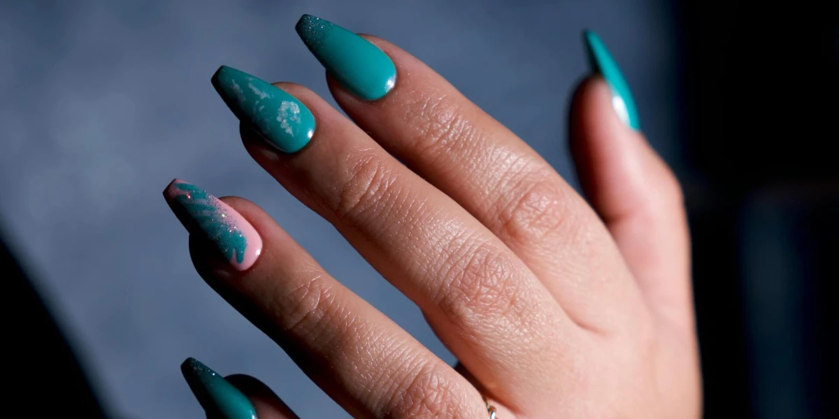 S ovom manikurom, nokti doslovno izgledaju kao dragi kamen: Žad zelena