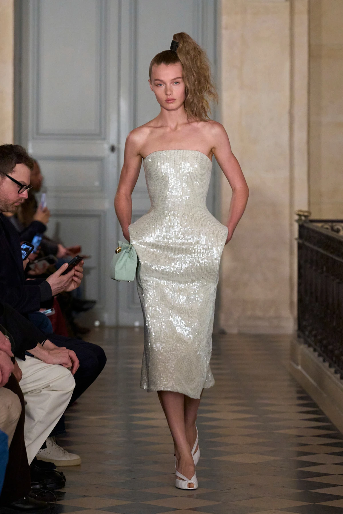 Jacquemus revija za jesen/zimu 2026. odlično spaja vintage estetiku i potpis brenda