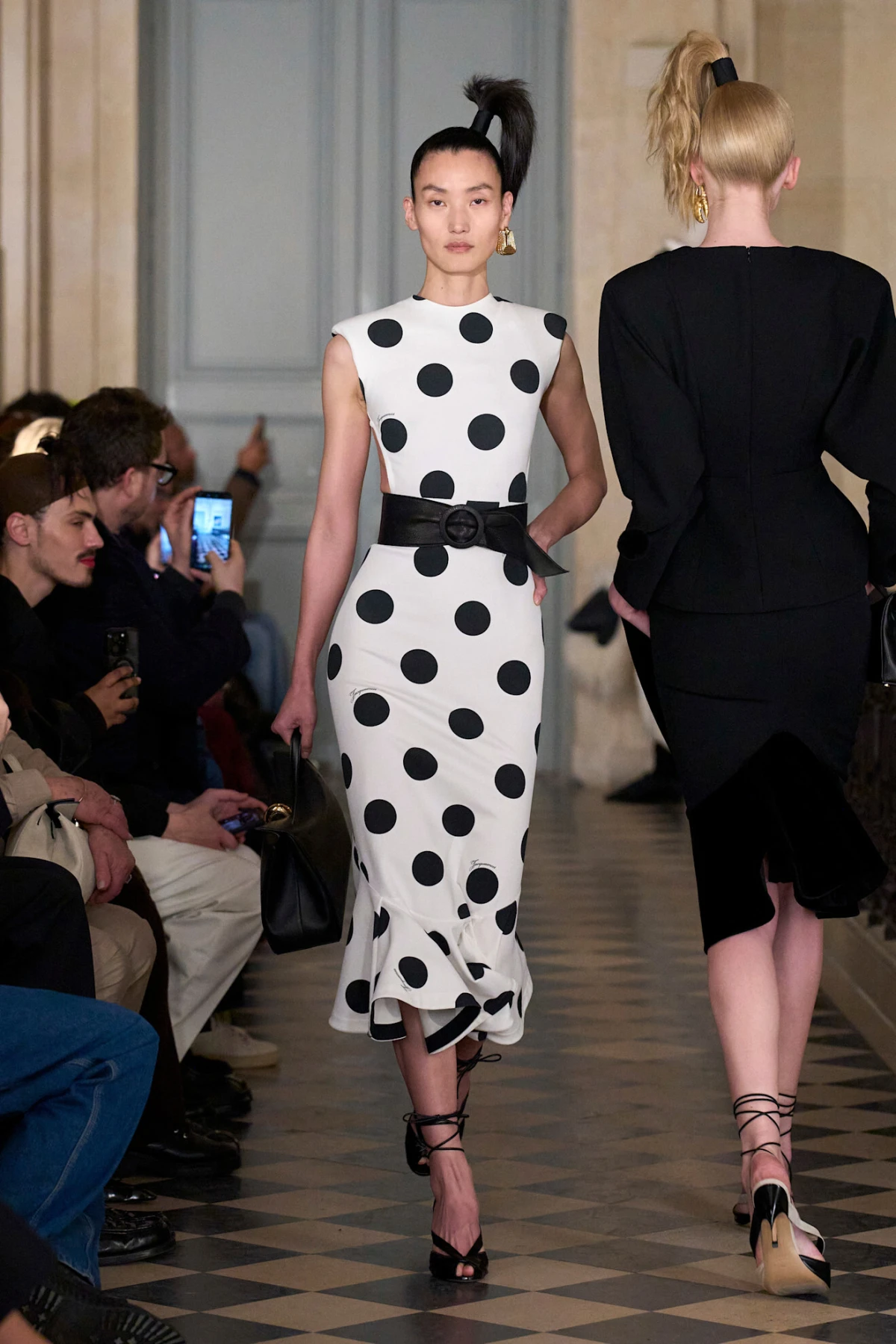 Jacquemus revija za jesen/zimu 2026. odlično spaja vintage estetiku i potpis brenda