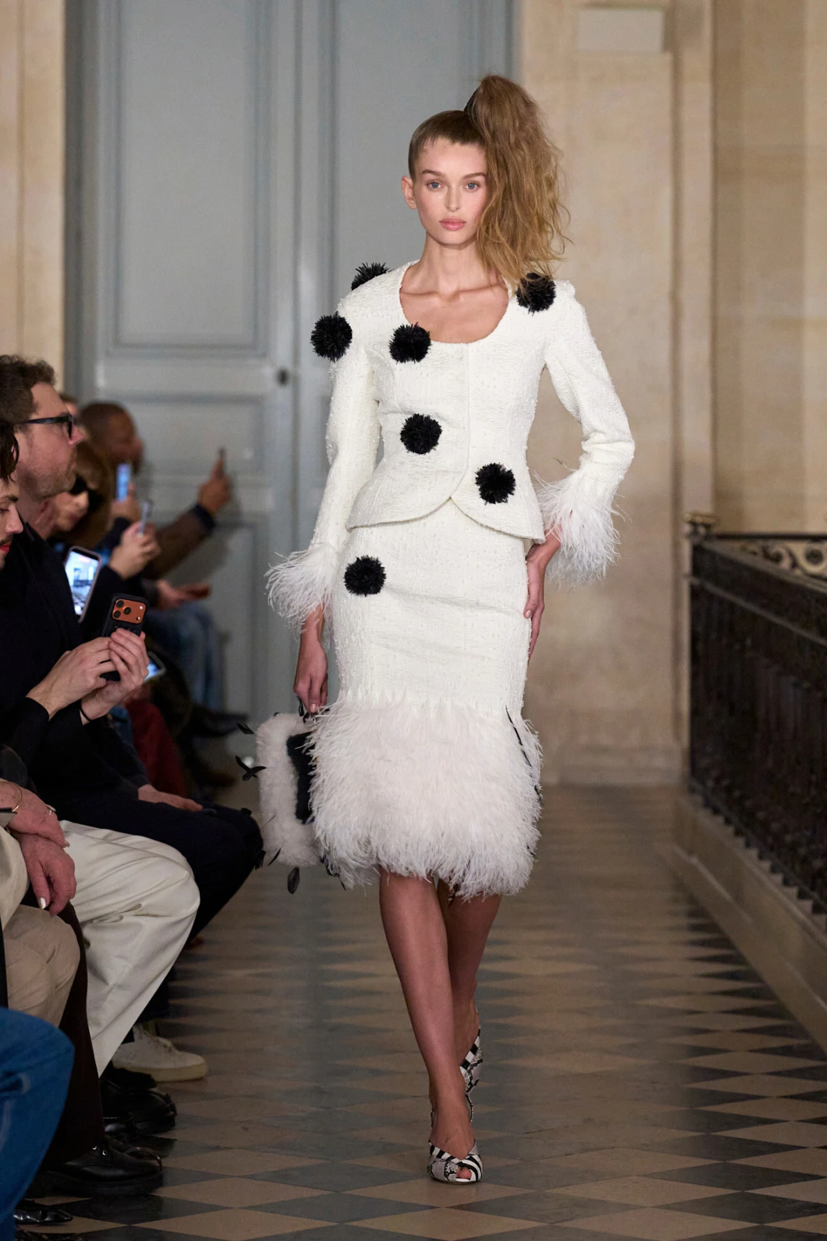 Jacquemus revija za jesen/zimu 2026. odlično spaja vintage estetiku i potpis brenda