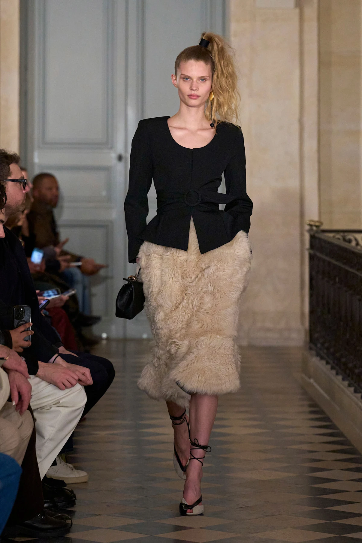 Jacquemus revija za jesen/zimu 2026. odlično spaja vintage estetiku i potpis brenda