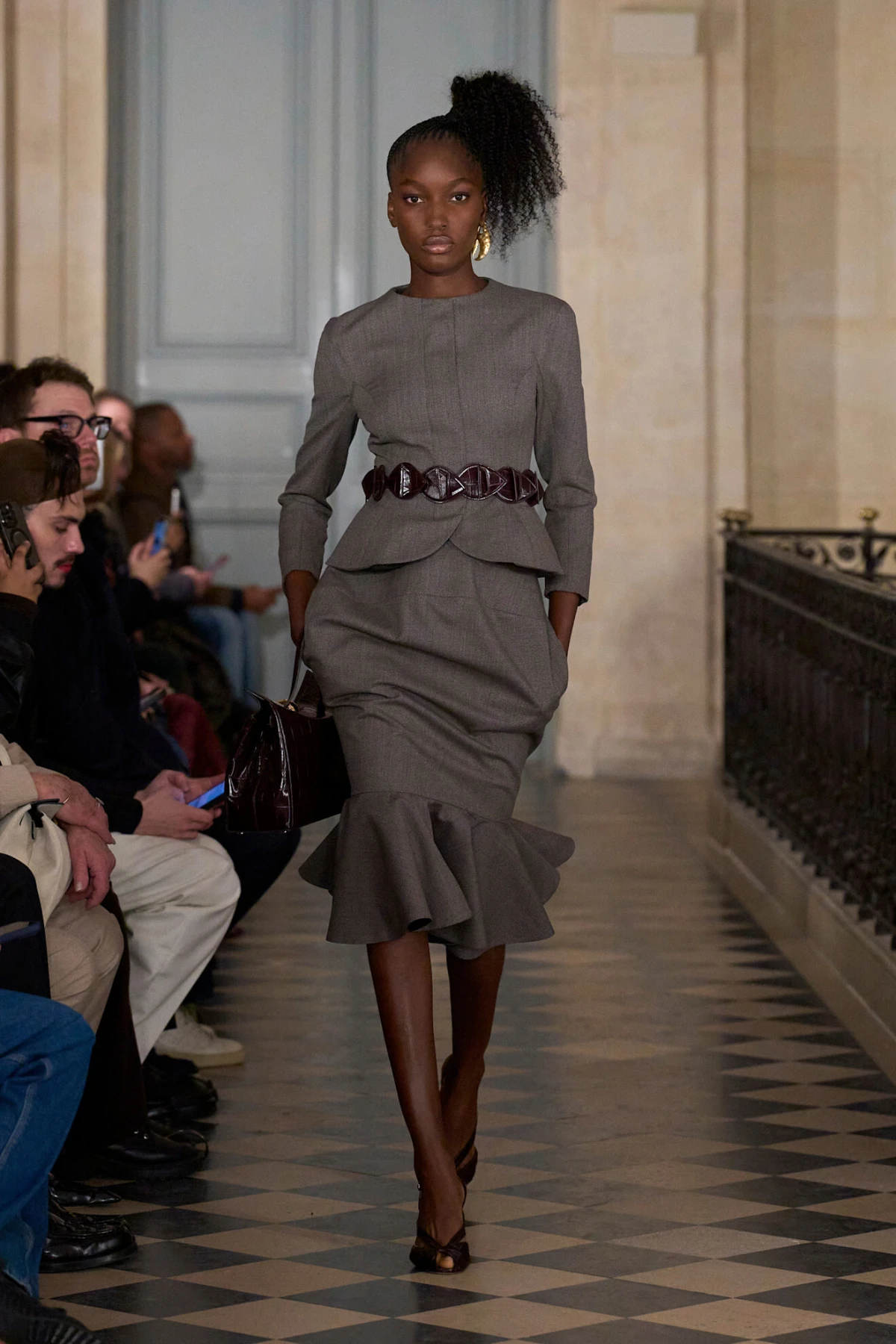 Jacquemus revija za jesen/zimu 2026. odlično spaja vintage estetiku i potpis brenda