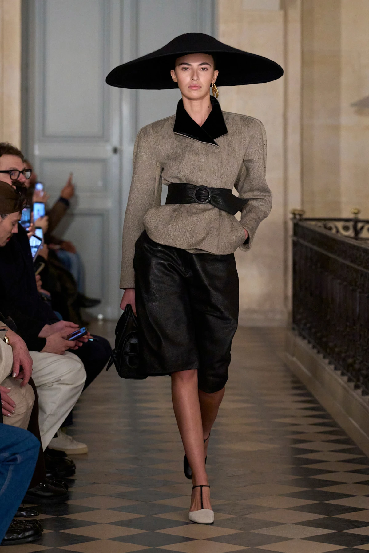 Jacquemus revija za jesen/zimu 2026. odlično spaja vintage estetiku i potpis brenda