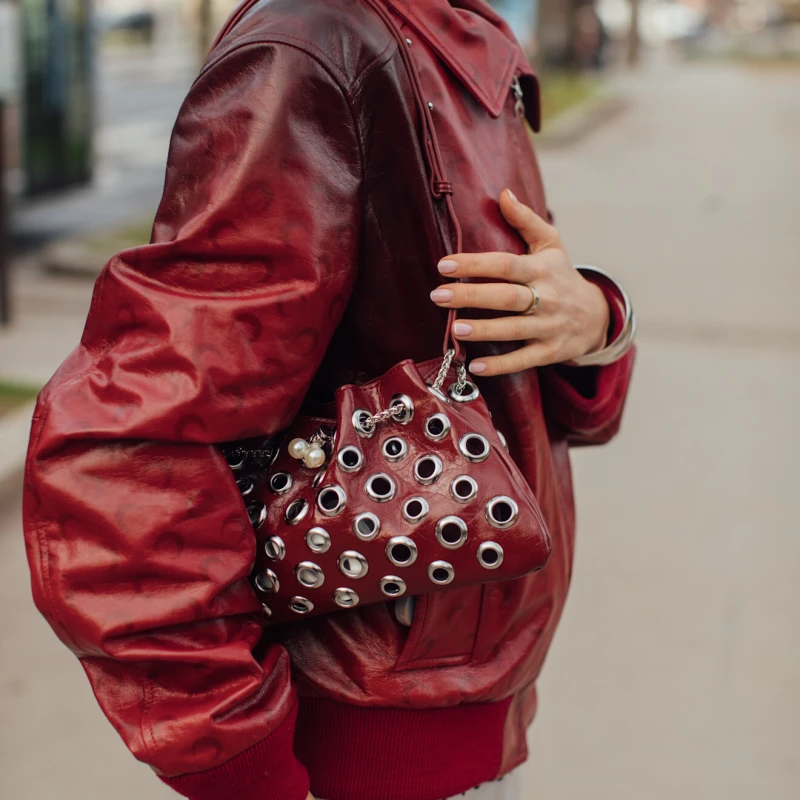 Mango sniženje ide do 70%, a mi nismo mogli ne pogledati ponudu torbi (odilična je)