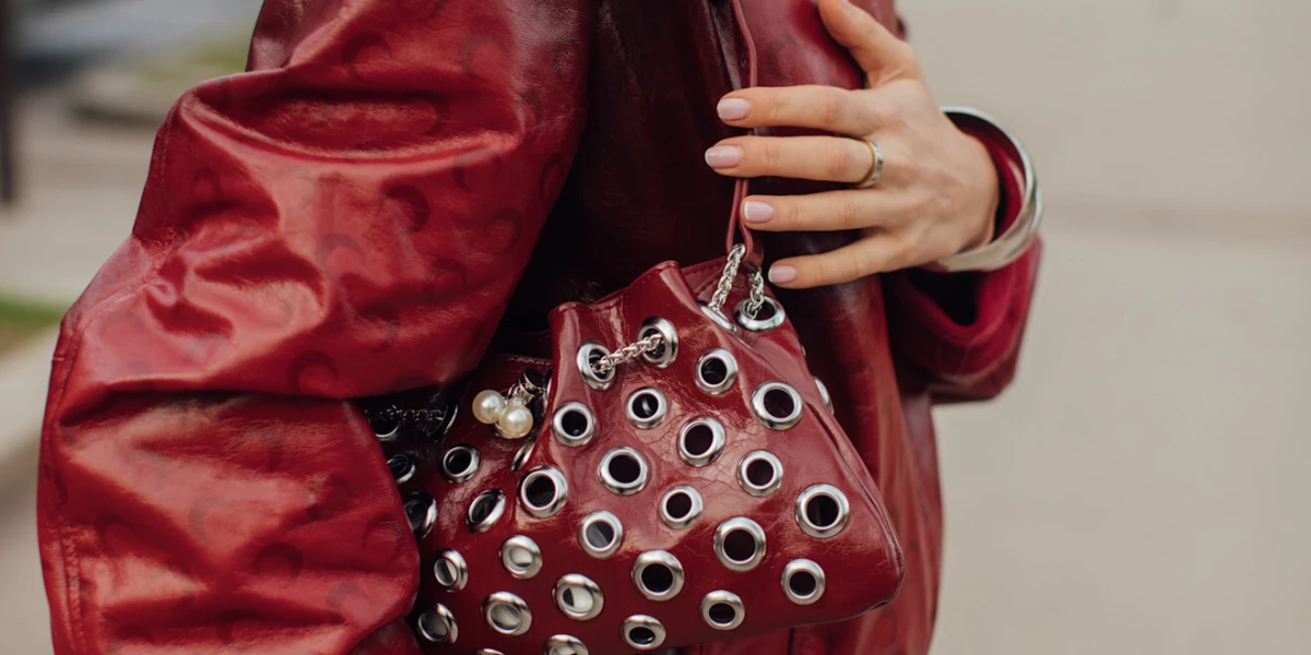 Mango sniženje ide do 70%, a mi nismo mogli ne pogledati ponudu torbi (odilična je)