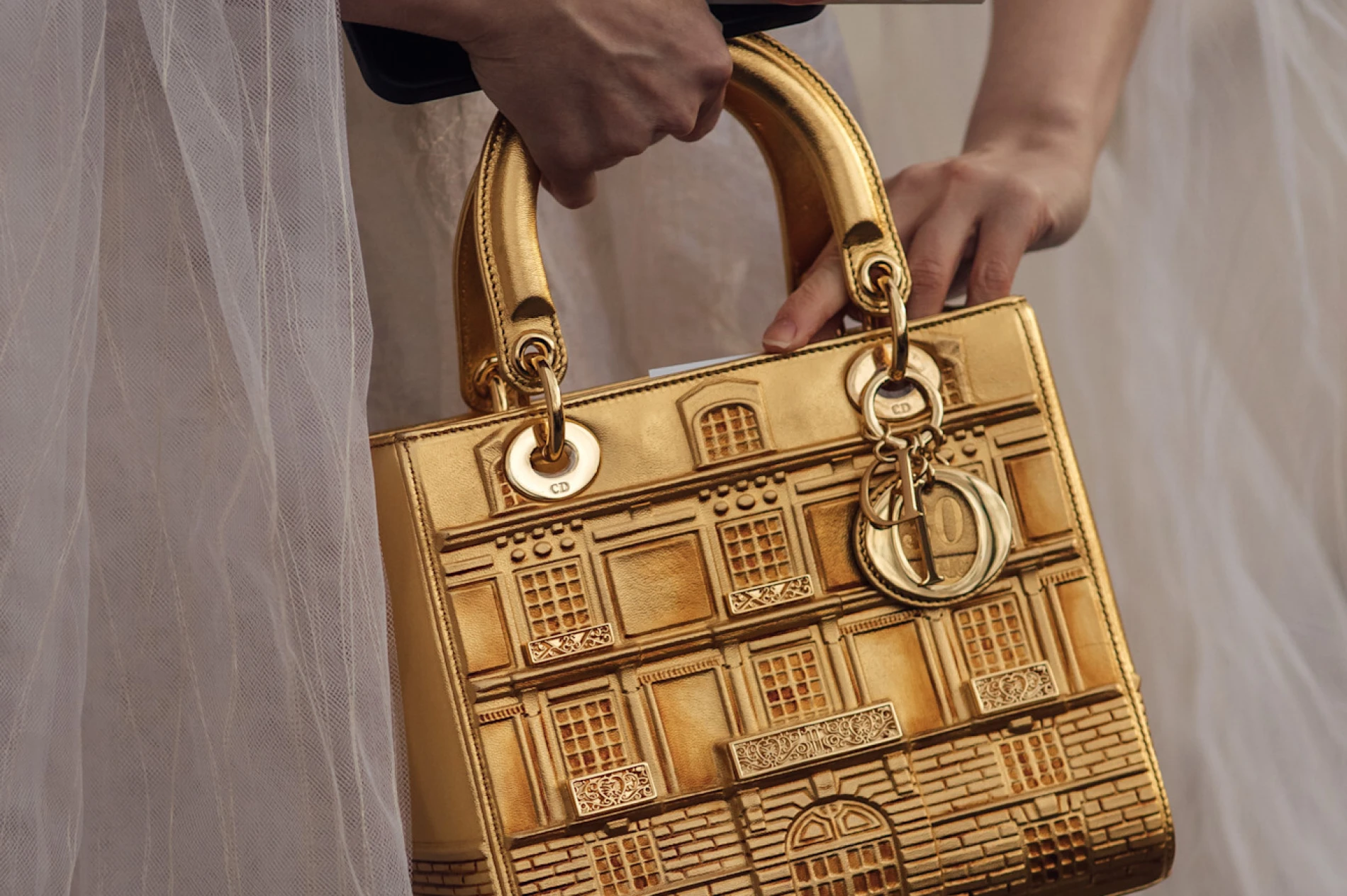 Ako je suditi po Tjednu mode u Parizu, ova dizajnerska torba mogla bit biti novi it model